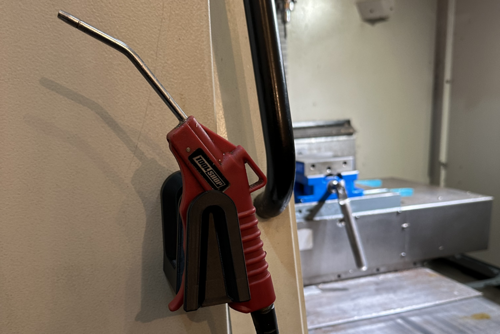 Pneumatic Blow Gun Mount with blowgun 2